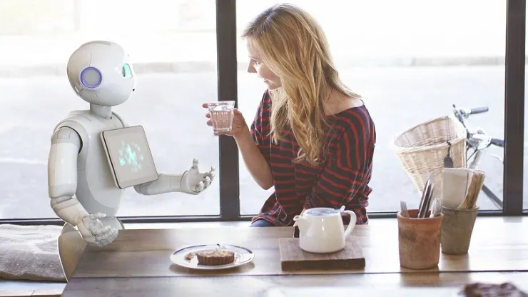 Primul magazin cu angajaţi roboţi