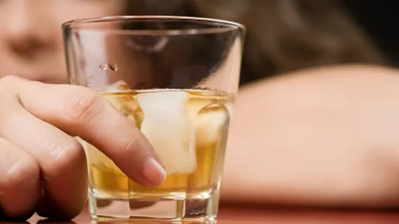 S-a îmbătat, apoi a plecat să-şi viziteze iubitul. Între timp, ceva groaznic se petrecea acasă