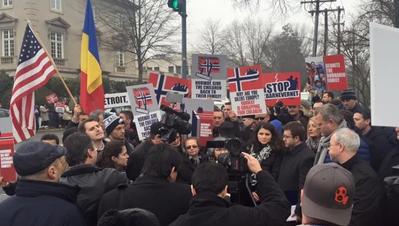 Românii din SUA, nemulţumiţi că Ambasada nu s-a implicat în protestul de solidaritate cu Bodnariu