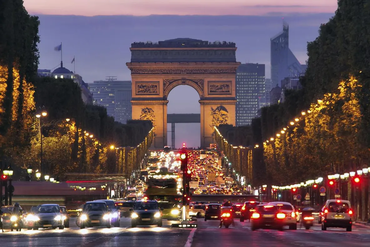 Măsură fără precedent luată la Paris. Champs Elysee, bulevard pietonal