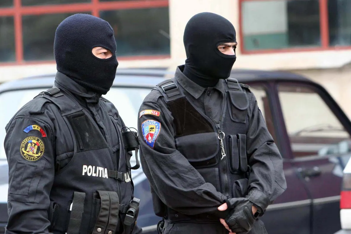 Percheziții de amploare ale DIICOT la hoții de bijuterii! 7 persoane, aduse la audieri
