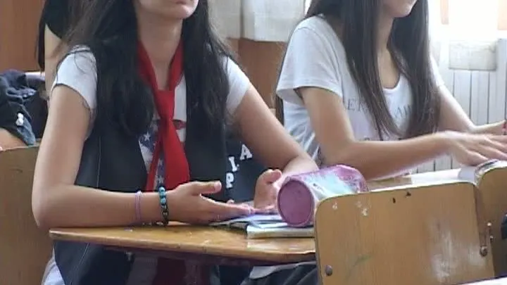 Elevii de la un liceu din Braşov cer concedierea unui profesor, pe motiv că îi jigneşte