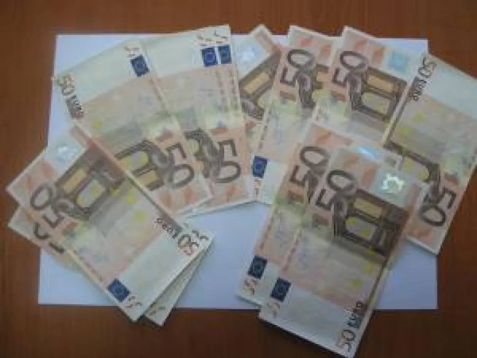 A furat 100 000 de euro şi a decis să îi ascundă, pentru a nu fi prins. Continuarea este ireală