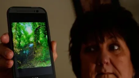 A făcut o poză într-o pădure, dar ce a apărut în imagine a terifiat-o. "Se vede foarte clar"