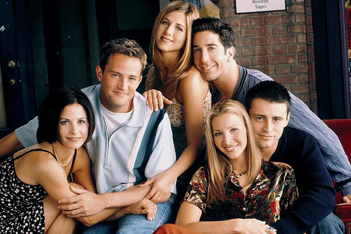 Aţi urmărit serialul "Friends"/"Prietenii tăi"? Iată cum arată acum actorii celebrei producţii