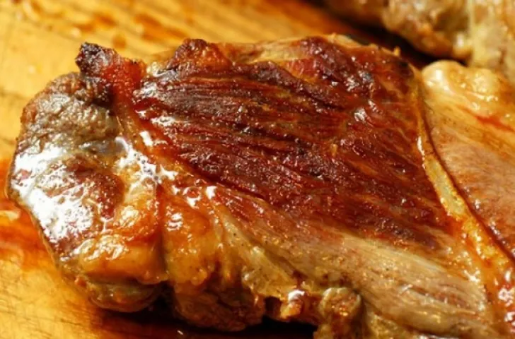 Aşa faci cea mai bună friptură de porc. Ingredientul secret care-i dă tot gustul!