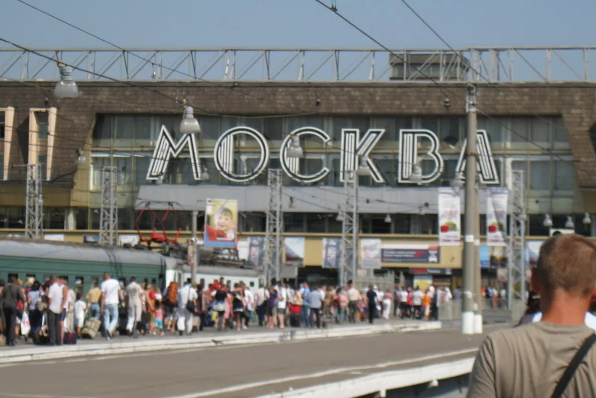 Alertă cu bombă la Moscova. Două stații de tren, evacuate
