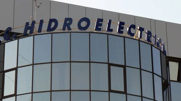 Hidroelectrica se reorganizează: renunță la manageri și angajează specialiști