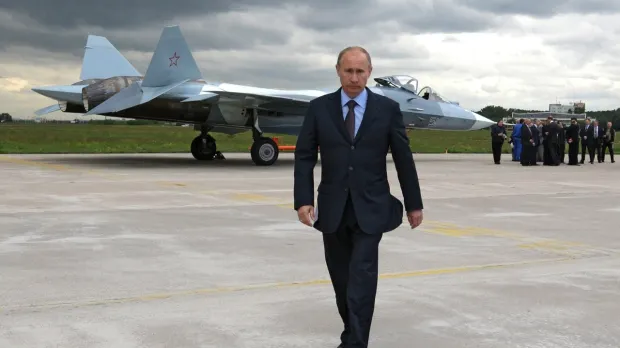 Imaginile care au uimit lumea: Vladimir Putin, trântit la pământ de o femeie