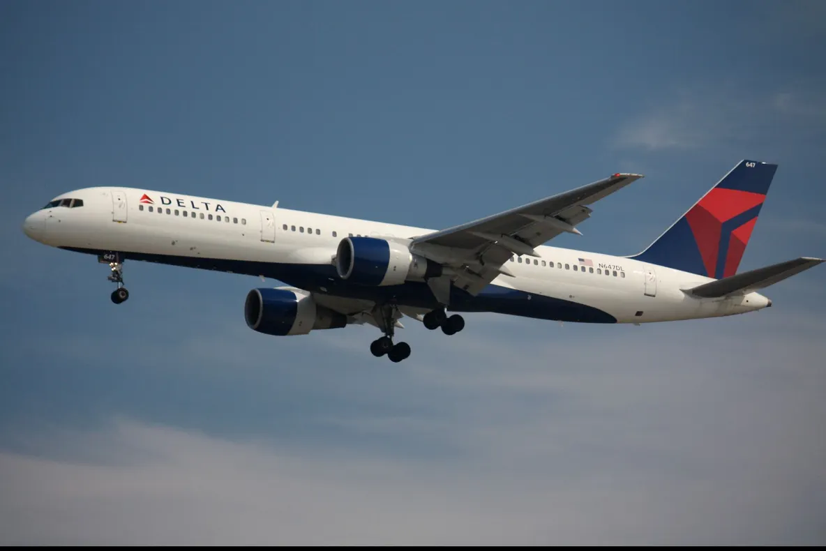 Aterizare de urgență pentru un avion de pasageri. Ieșea fum din cabina căpitanului