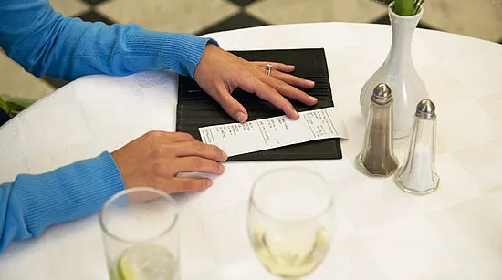 Ce au făcut patru tineri din Brăila la restaurant: au băut, au mâncat, iar când a venit nota, au...