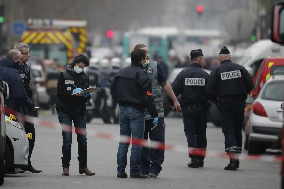 Alertă cu bombă la mai multe școli din Paris