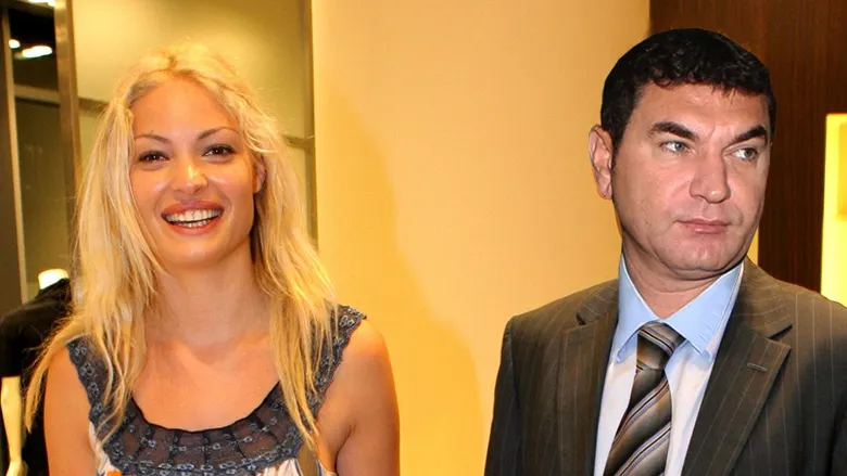 Valentina Pelinel a publicat prima poză cu fiul ei la sân