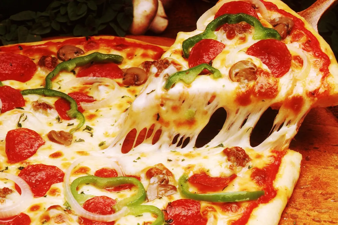 Ai mâncat pizza greșit până acum. Cum se consumă corect? Incredibil