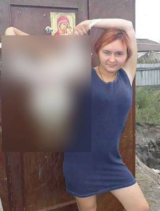 Imaginea de pe Facebook i-a blocat pe privitori. Ce ține această tânără în mână