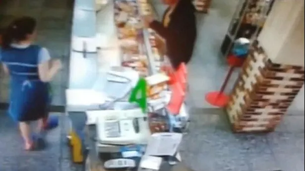 Moment uluitor. Ce s-a întâmplat cu o vânzătoare, în magazin. ”Are un înger păzitor”