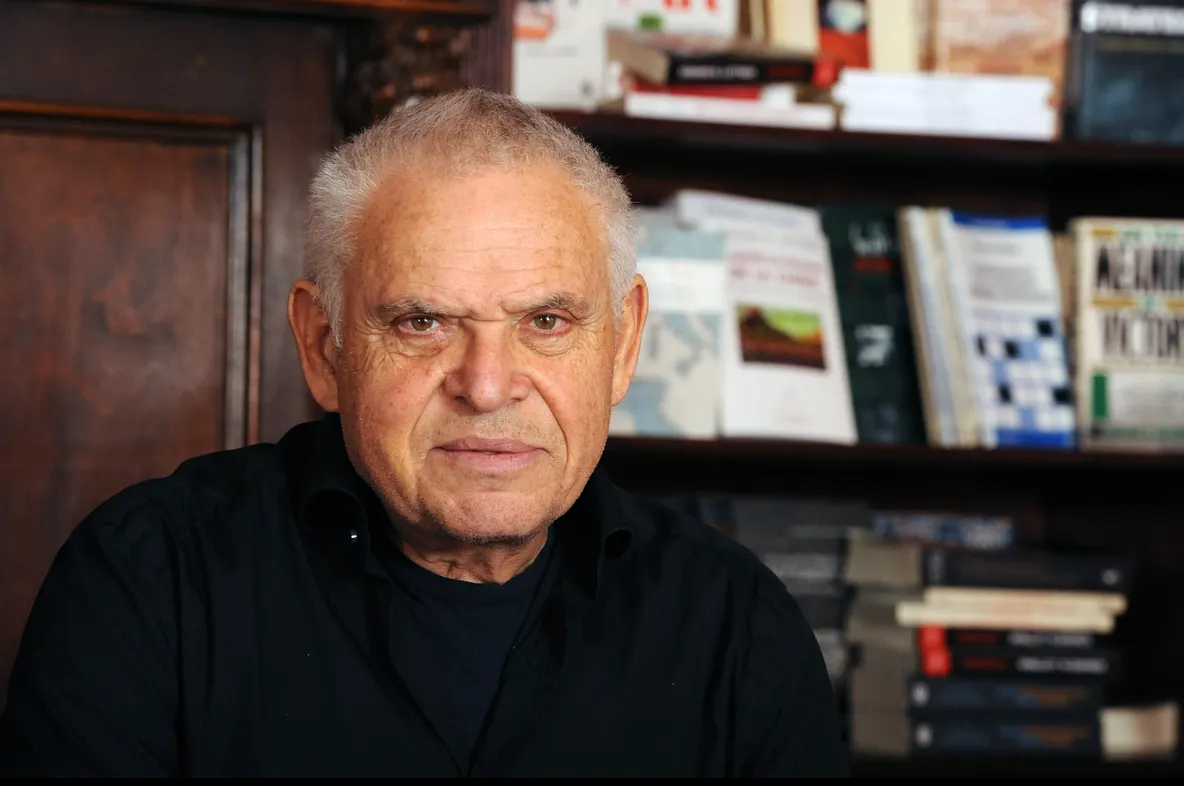 Românul care câştigă 1 mil $ pe an din sfaturile date liderilor lumii. I se spune MACHIAVELLI