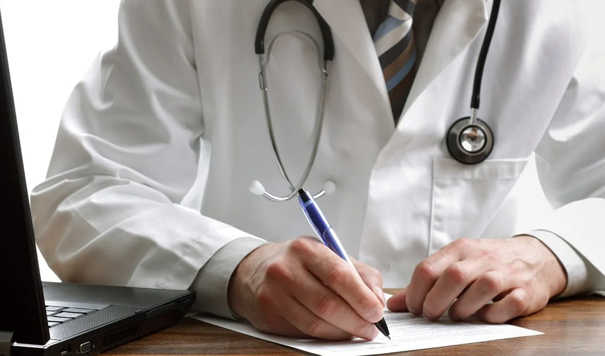 Negocieri salariale în sănătate. Medicii îi cer Guvernului să mărească salariile cu 25 la sută