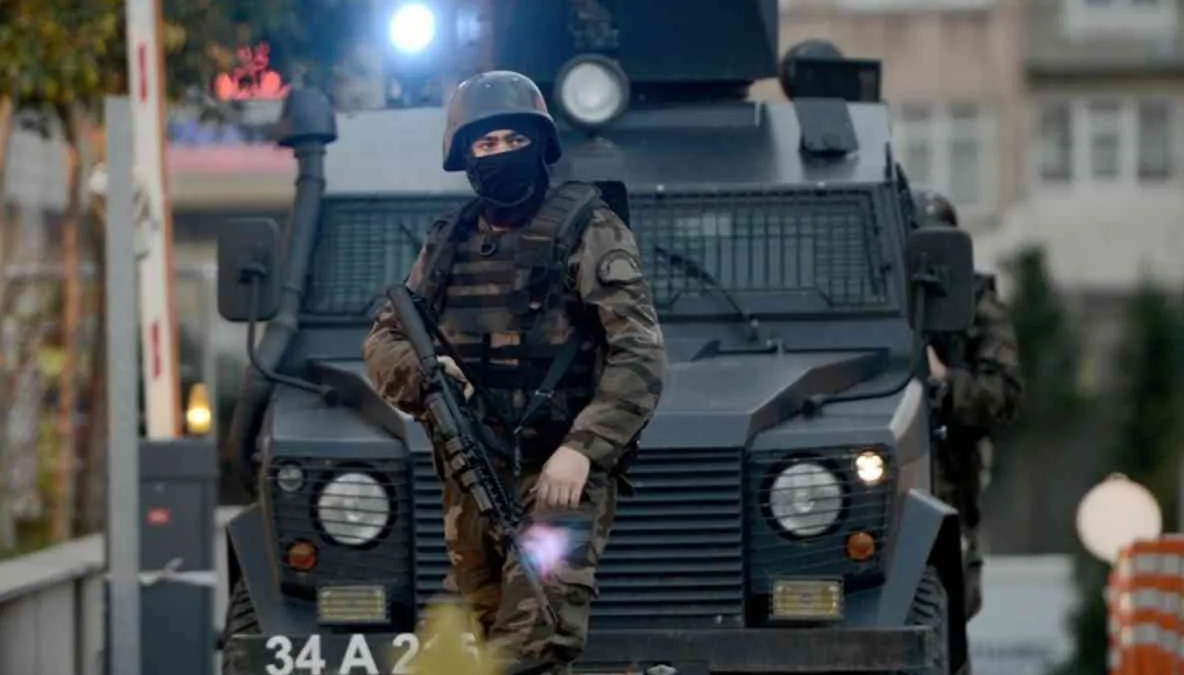 10 morți într-un atac sinucigaș cu bombă atribuit ISIS, în inima Istanbulului