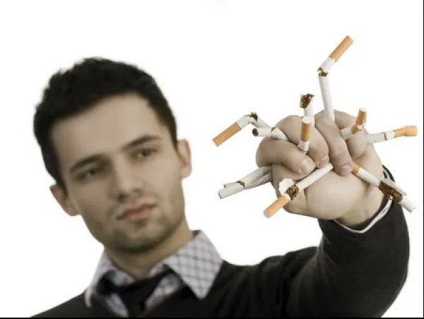 Cei născuţi după acest an nu mai au voie să fumeze. Măsura care i-a scos din minți pe fumători