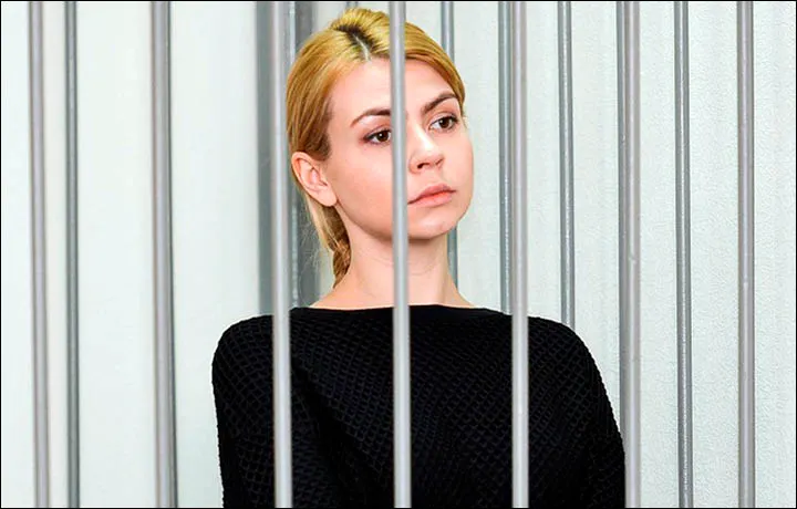Furie într-un oraş din Siberia. Această rusoaică de bani gata a ucis 2 oameni, dar a scăpat-o "tati"