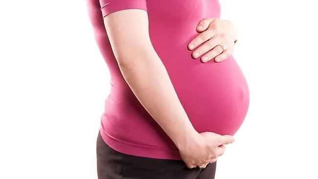 O brunetă faimoasă din România, mamă a cincea oară. A făcut anunțul: însărcinată în 7 luni