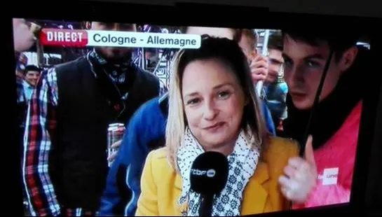 Transmitea live, când doi bărbați s-au așezat în spatele ei. Ce a urmat. Totul a fost filmat!