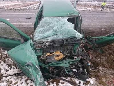 Accident de coşmar pentru un tânăr din Suceava. A adormit la volan şi s-a trezit încarcerat