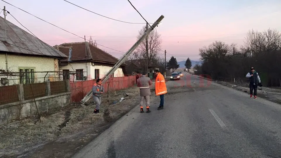 Cel mai bizar accident, în Gorj. După ciocnire, şoferul şi pasagerii au dispărut