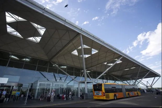S-a dezbrăcat la aeroport, sătulă să aștepte la coadă. Ce a urmat întrece orice imaginație