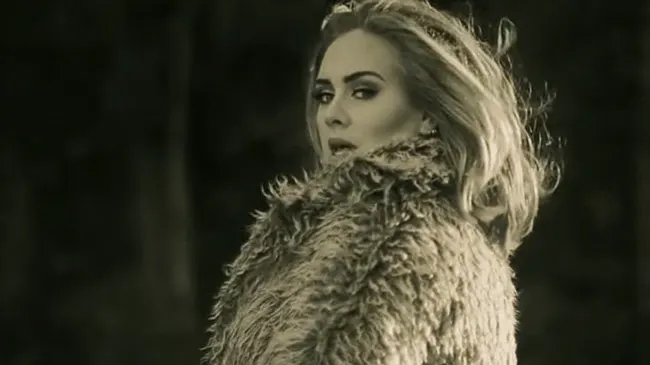 Adele va îmbrăca rochia de mireasă 