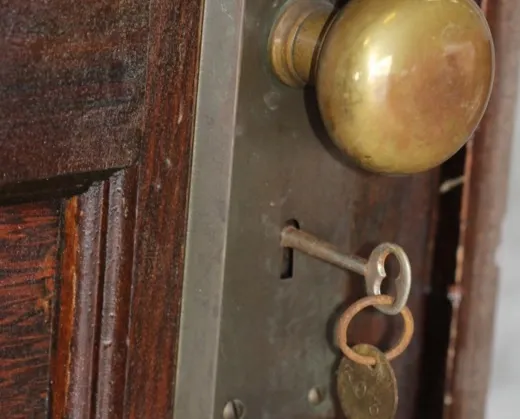 Acest apartament a fost abandonat. După 70 de ani, au deschis uşa şi au găsit ceva cutremurător!