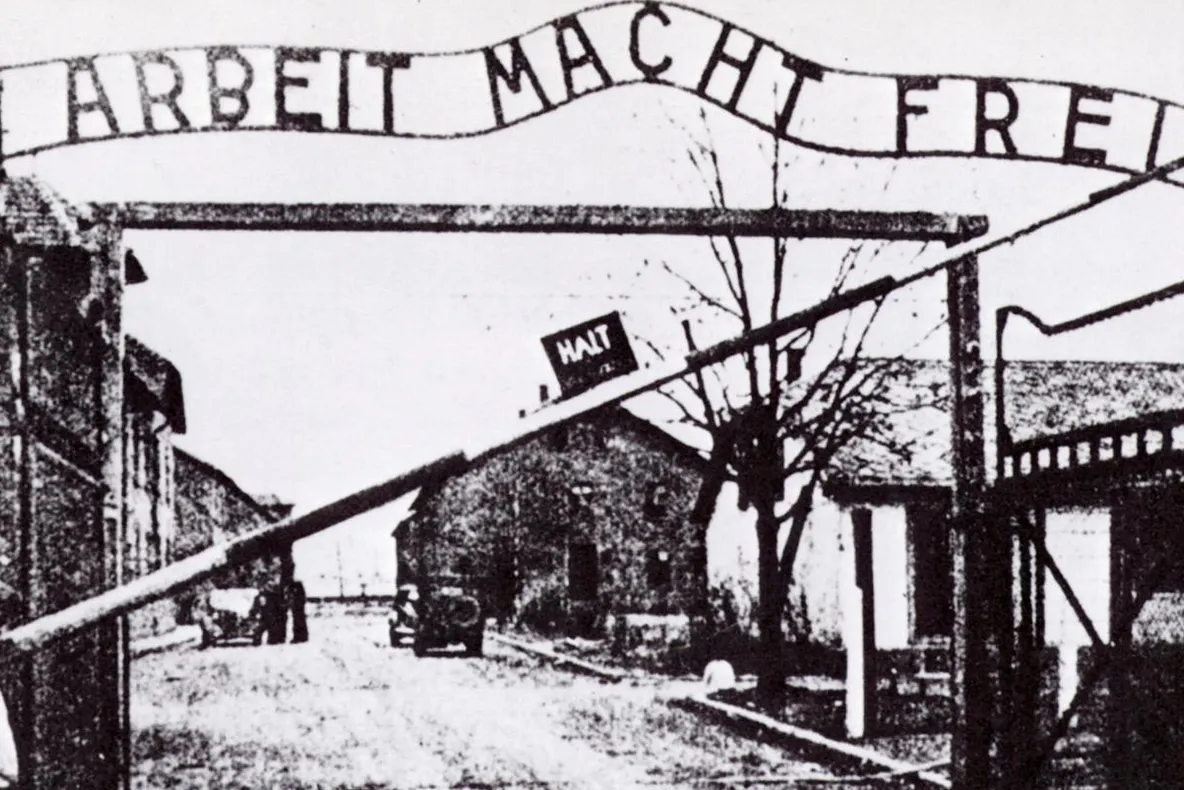 A început procesul lui Reinhold Hanning, fost gardian la Auschwitz, în vârstă de 94 de ani