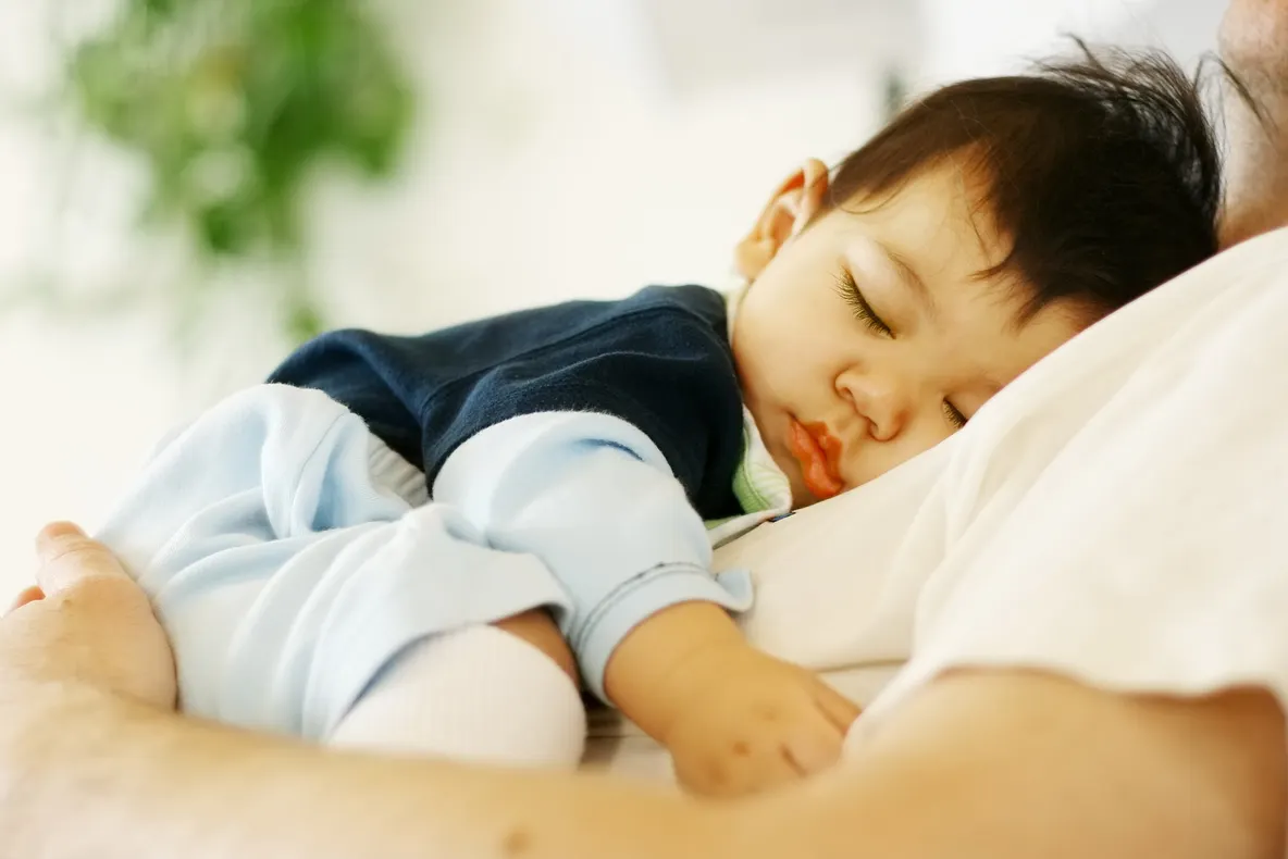 Se schimbă legea, pentru taţi. Ar putea beneficia de 10 zile de concediu paternal