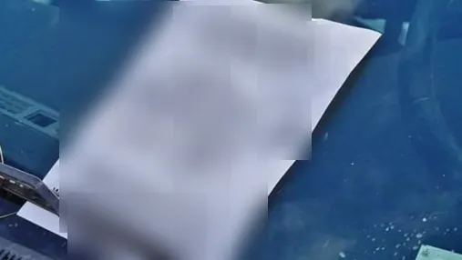 Şi-a parcat maşina aiurea şi i-a încurcat pe alţii. Ce i-a desenat pe un bileţel un alt şofer