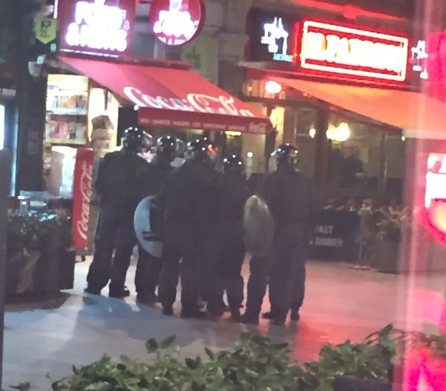 Luare de ostatici la un restaurant din centrul Londrei