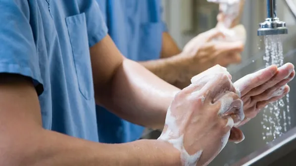 Situaţie bizară: chirurg prahovean, infectat cu o bacterie intraspitalicească. Ce spune spitalul