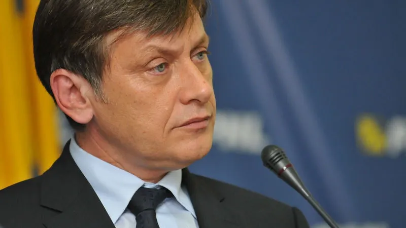 Antonescu, sfat pentru PNL: Uneori nu e nicio rușine să fii izolat într-un anumit peisaj politic 