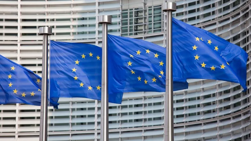 UE vrea să ia din banii alocați pentru România și să îi folosească pentru imigranți