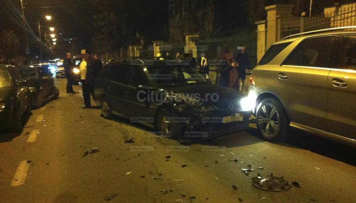 Un șofer beat a făcut prăpăd pe o stradă din Cluj: o persoană rănită și trei mașini avariate