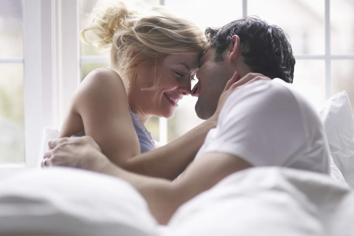 Ce se întâmplă în corpul tău când faci sex dimineaţa. Toate cuplurile trebuie să ştie asta