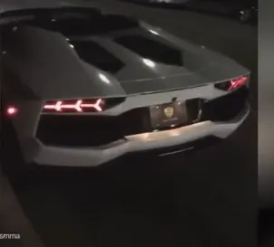 Poliţiştii au oprit un Lamborghini de 300.000 €. Când au văzut cine e şoferul, agenţii au ÎNCREMENIT