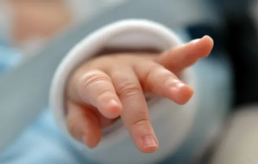 După decesul bebeluşului, l-au dus la morgă. După 12 ore, când au deschis uşa, au îngenuncheat!