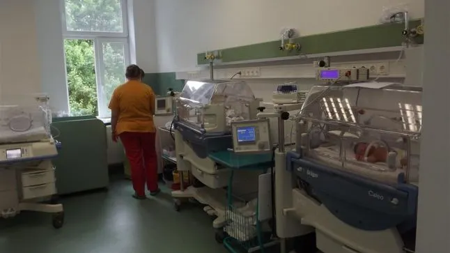 Cel mai mic bebeluş din România, născut zilele trecute la Timişoara. Cât cântăreşte copilul