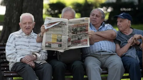 Care e vârsta medie a populaţiei din România. În 2015, românii au îmbătrânit cu 3,6 luni