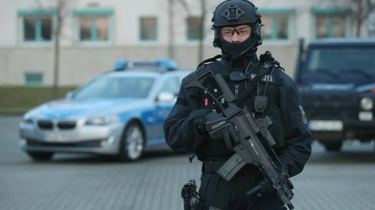Doi algerieni suspecți de legături cu Statul Islamic, arestați la Berlin