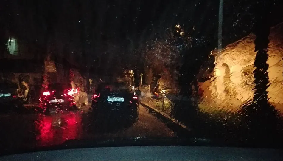 Fenomen bizar în România. A plouat cu noroi 