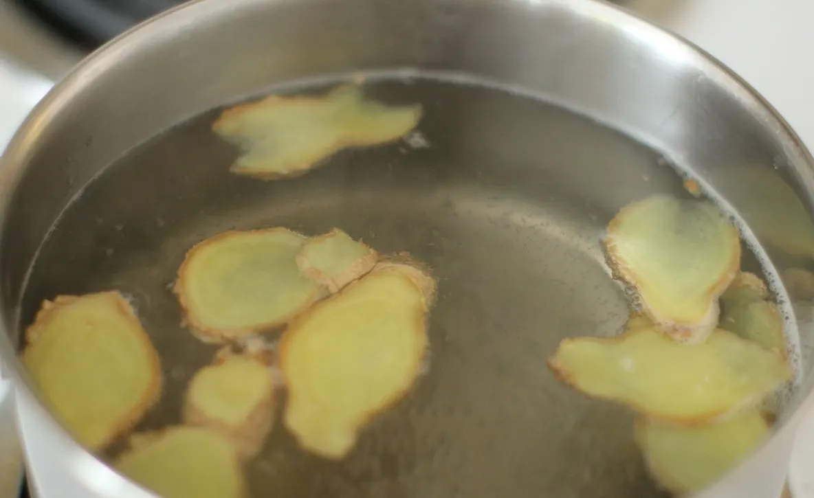 Rețeta cu trei ingrediente care te poate scăpa de grăsimea de pe vasele de sânge 