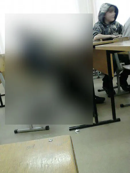 Poza din clasă a scandalizat părinții. Cum au fost surprinși cei mai cuminți elevi. Nu mai au rușine