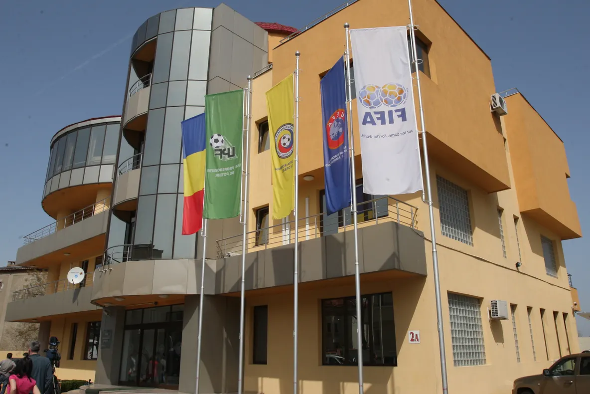 S-a tras la sorţi ţintarul pentru play-off-ul şi play-out-ul Ligii 1. Cine cu cine joacă